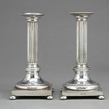 LJUSSTAKAR, ett par, nysilver, gustaviansk stil, 1900-tal.