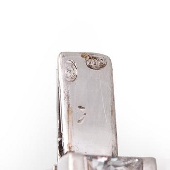 Tennis bracelet, princess cut diamonds c. 19.50 ct in total, 18K white gold.