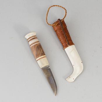 ANDERS SUNNA, a reindeer horn Sami knife, signed A Sunna.