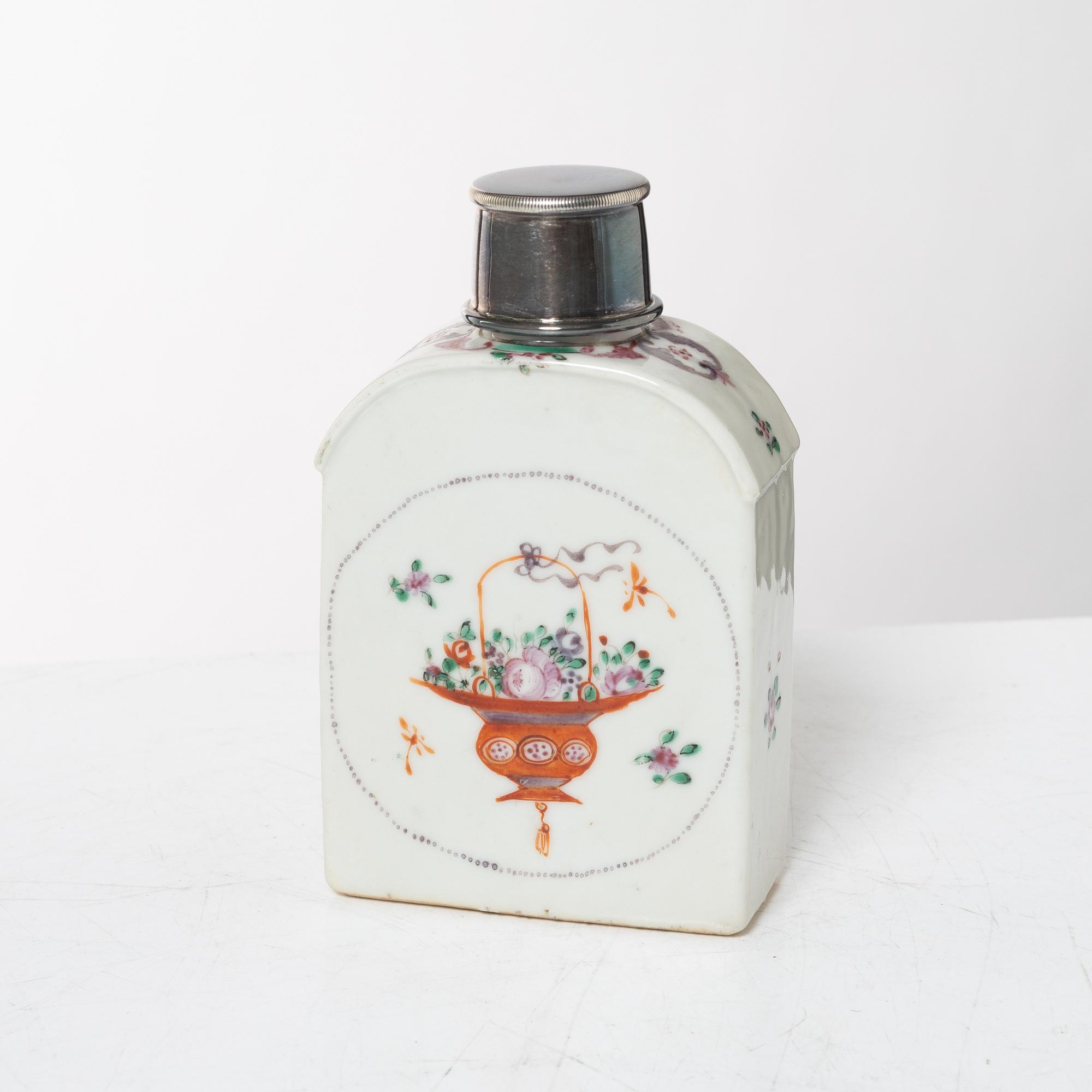 Tedosa och stekfat, kompaniporslin, Kina, Qingdynastin, 1700-tal.