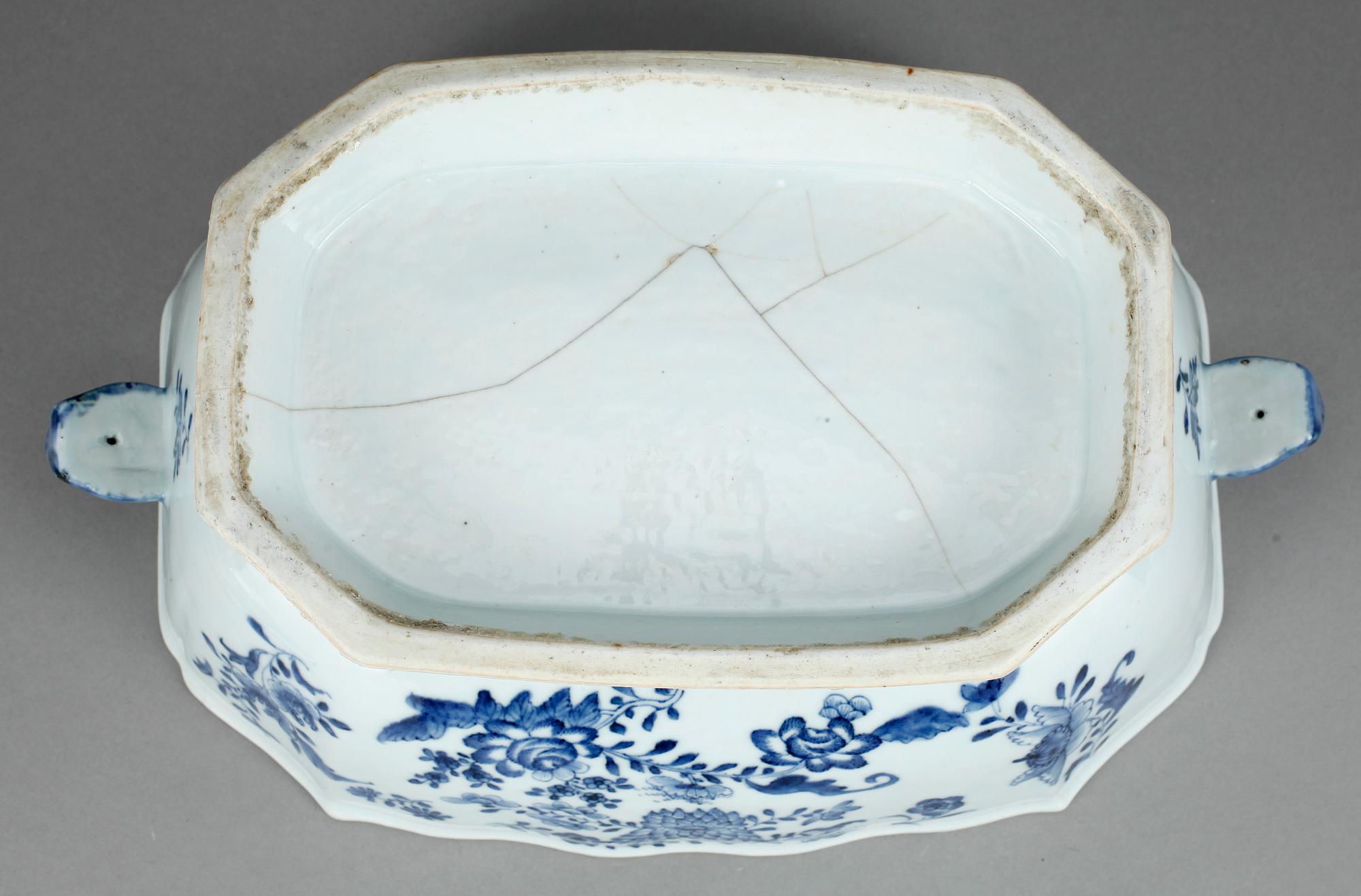 TERRIN, porslin, Kina, Qianlong 1736-95.