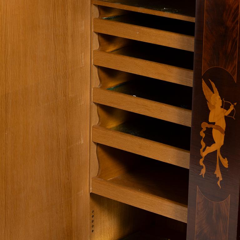 Cabinet, first half of the 20th century.