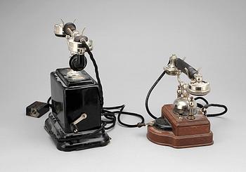 TELEFONER, 2 st, bla LM Ericsson, 1900-talets första hälft.