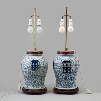 A pair of blue and white jars, China, Qing dynasty, 19th Century.