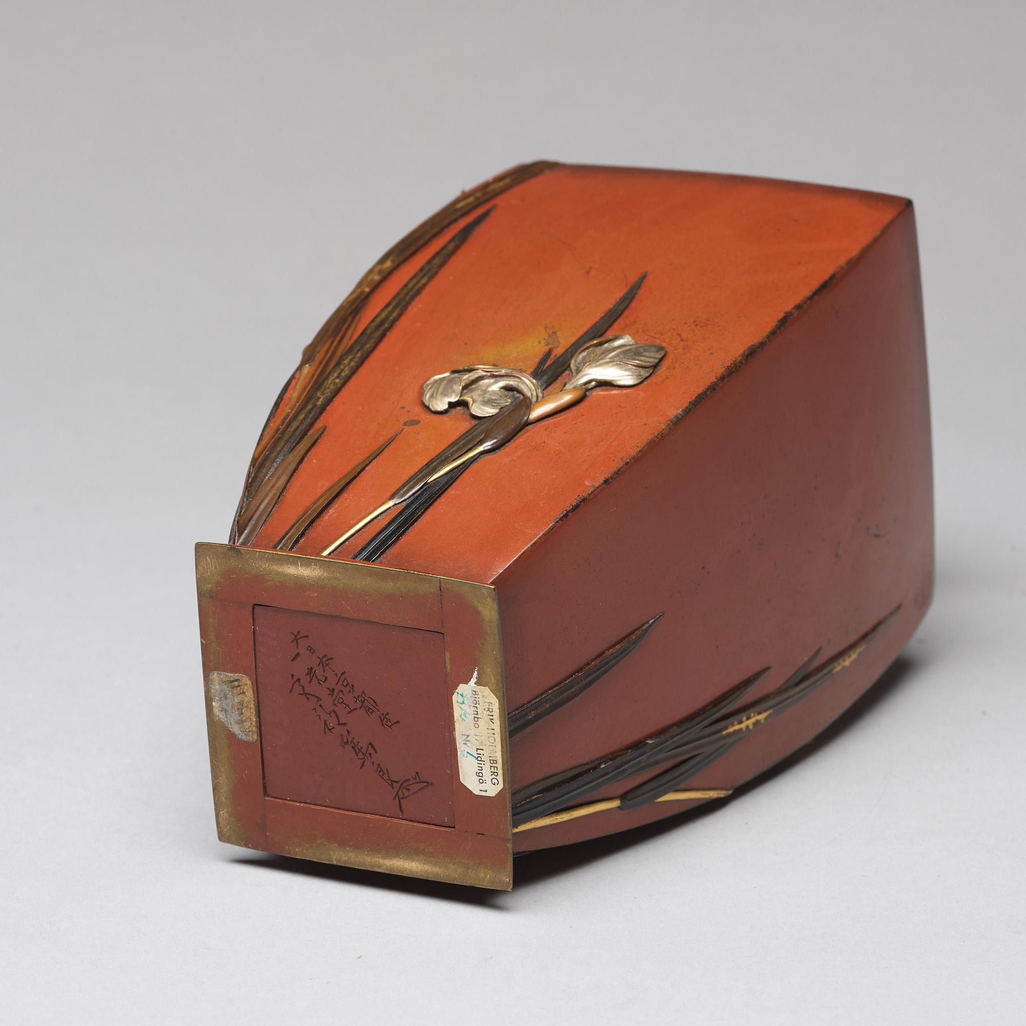 VAS, brons. Japan, Meiji (1868-1912), signerad.