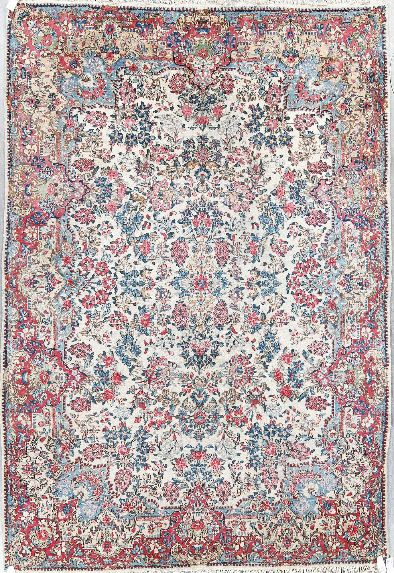 MATTA, old/semiantik, Kirman, ca 312x213 cm.