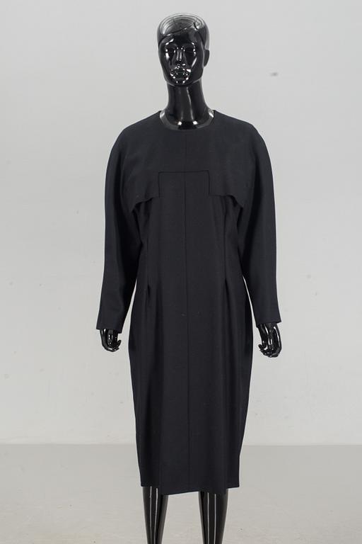 KLÄNNING, By Karl Lagerfeldt.