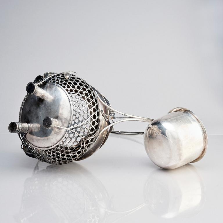 Korg, silver. Japan, tidigt 1900-tal.