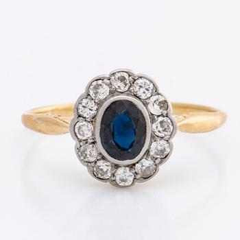RING 18K gold w 1 sapphire approx 5 x 3 mm and old-cut diamonds approx 0,35 ct in total.