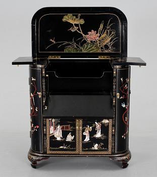 SKÅP, Kina, 1900-tal.