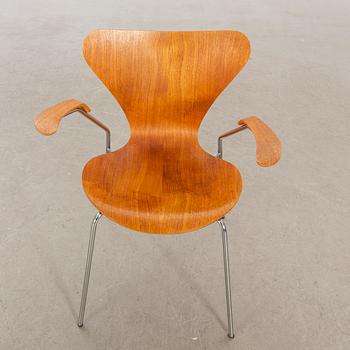 Arne Jacobsen, "Sjuan", teak, karmstol, Fritz Hansen.