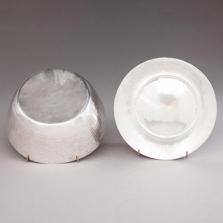 TAPIO WIRKKALA, SKÅLAR, 2 st, silver, stämpelsignerad TW, Kultakeskus 1973 samt 1995.