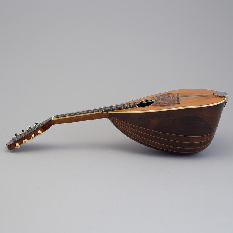 A CREMONATONE WASHBURN MANDOLIN, first half of the 20th century.