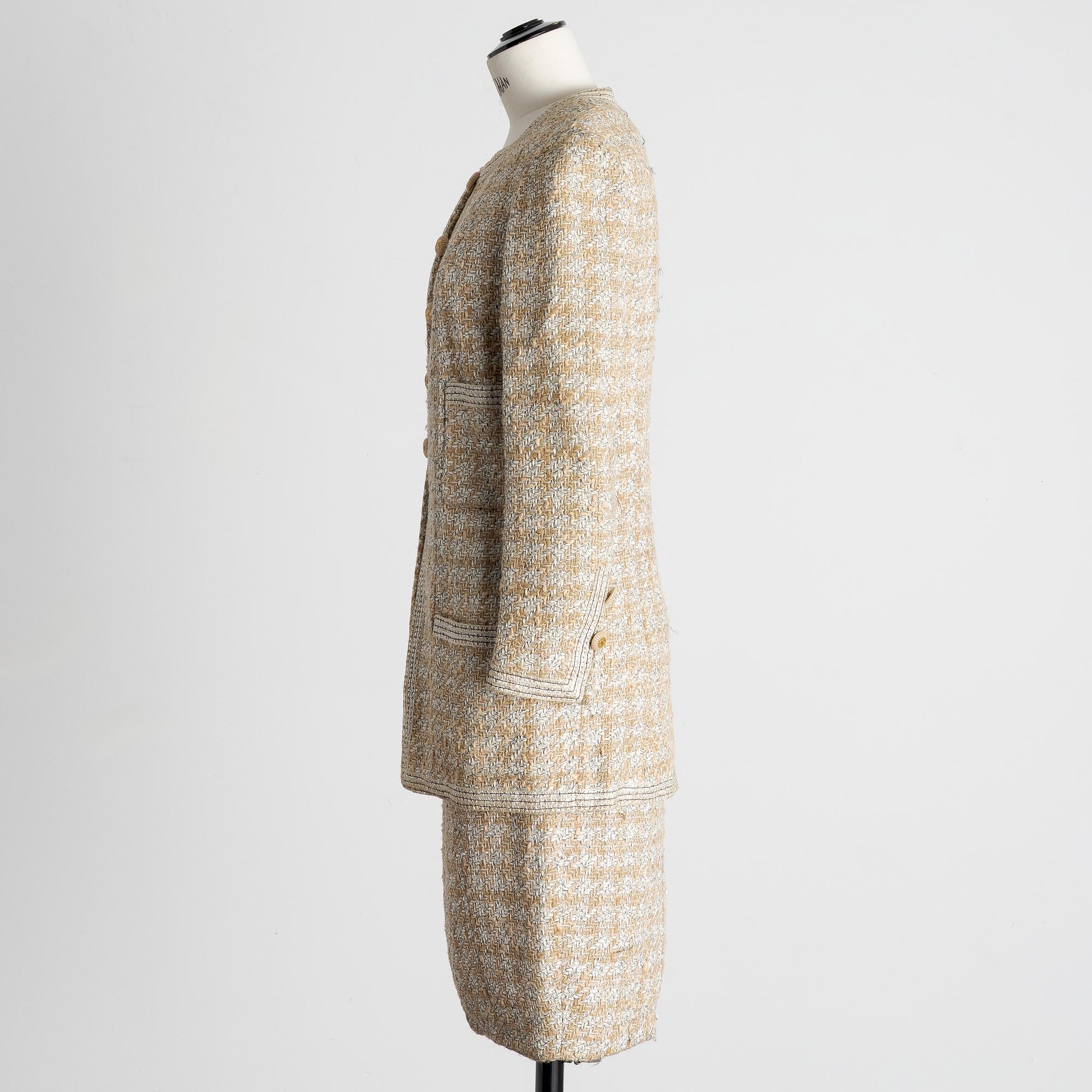 Chanel, suit, two-piece, vintage. Size Fr 36.