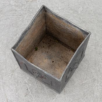 Garden pot, contemporary.