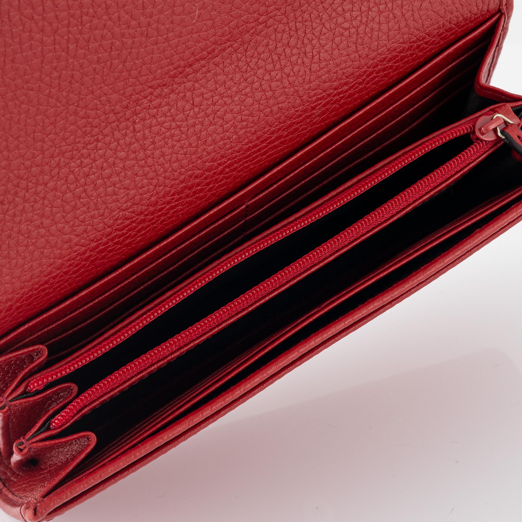 Gucci, wallet.