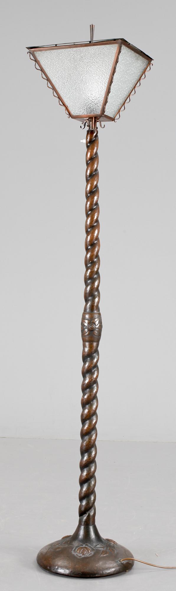 GOLVLAMPA, koppar, 1920-tal.