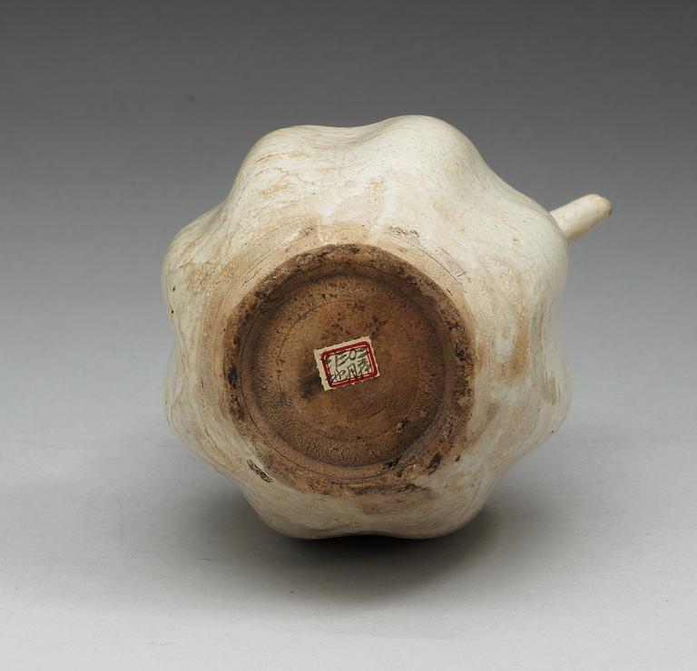 A white glazed ewer, Song dynasty (960-1279).