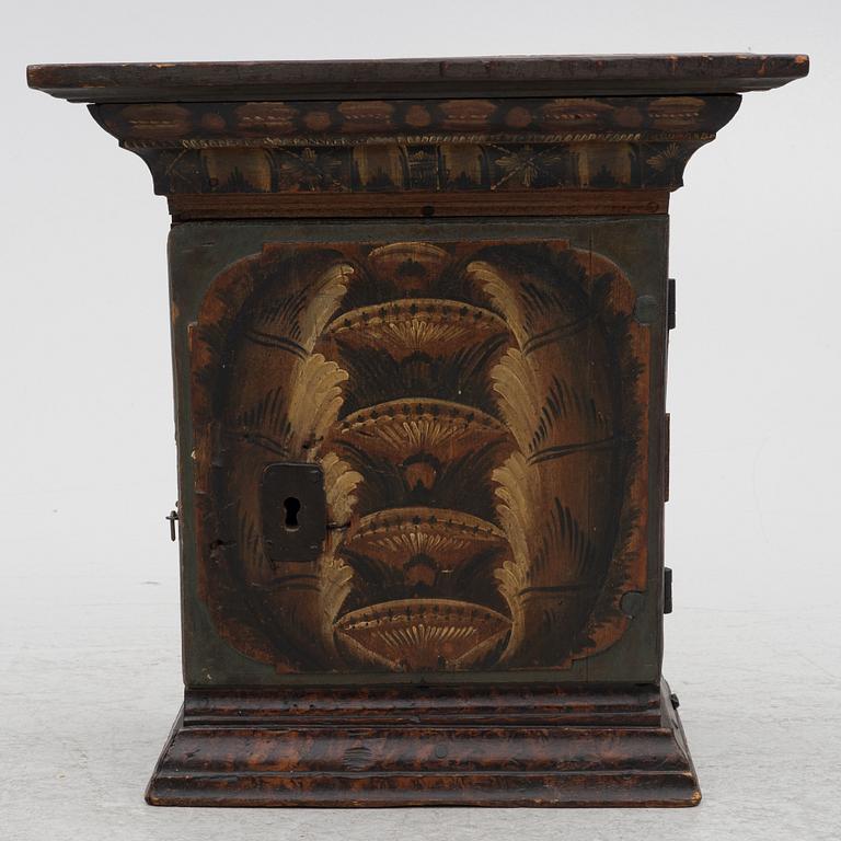 Hängskåp, allmoge, 1800-tal.