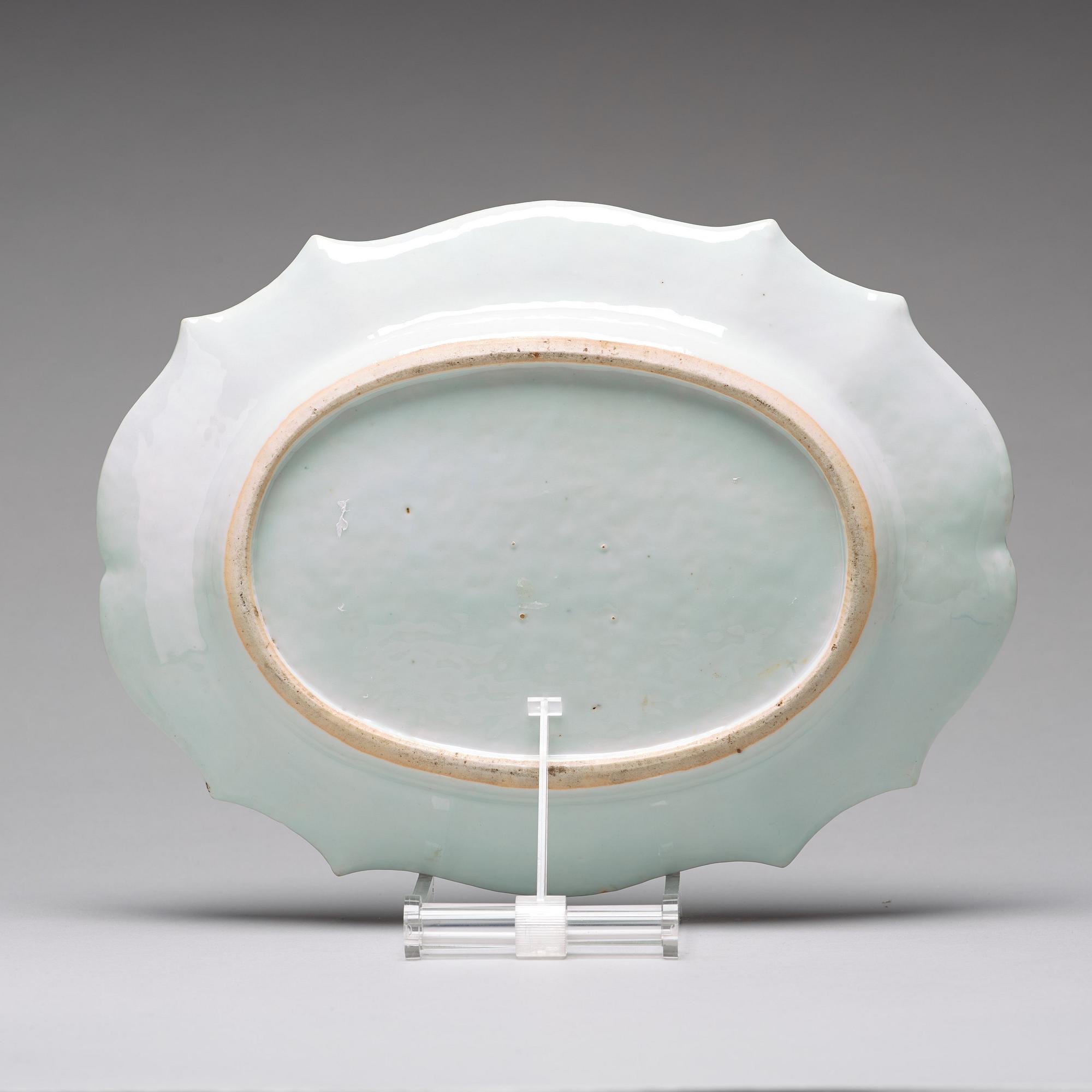 An armorial charger, Qing dynasty, Qianlong (1736-95).
