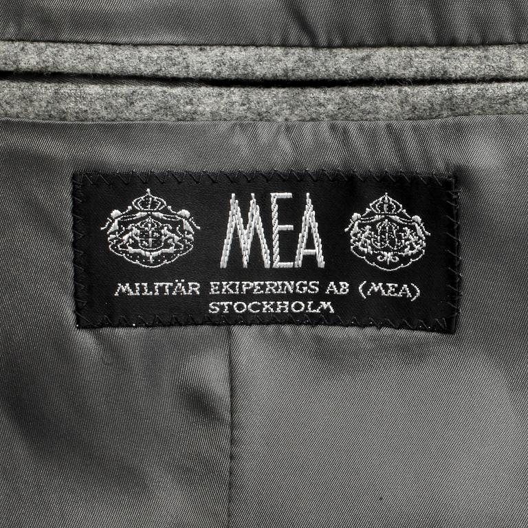 MEA, kostym bestående av kavaj samt byxa.