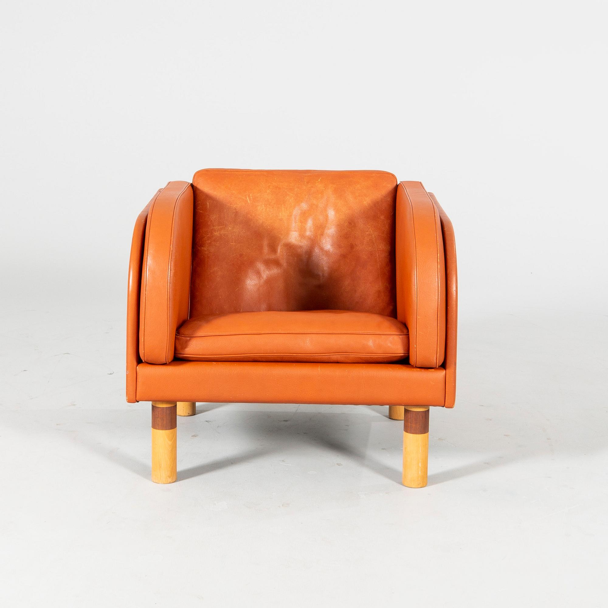 A "EJ20" sofa and armchair by Jørgen Gammelgaard for Erik Jørgensen from the late 20th century.