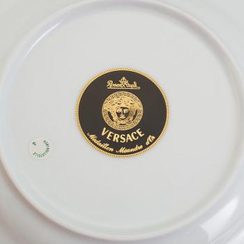 a set of 6 porcelain plates, 'Médaillon Méandre d'Or', Ikarus, by Versace for Rosenthal.