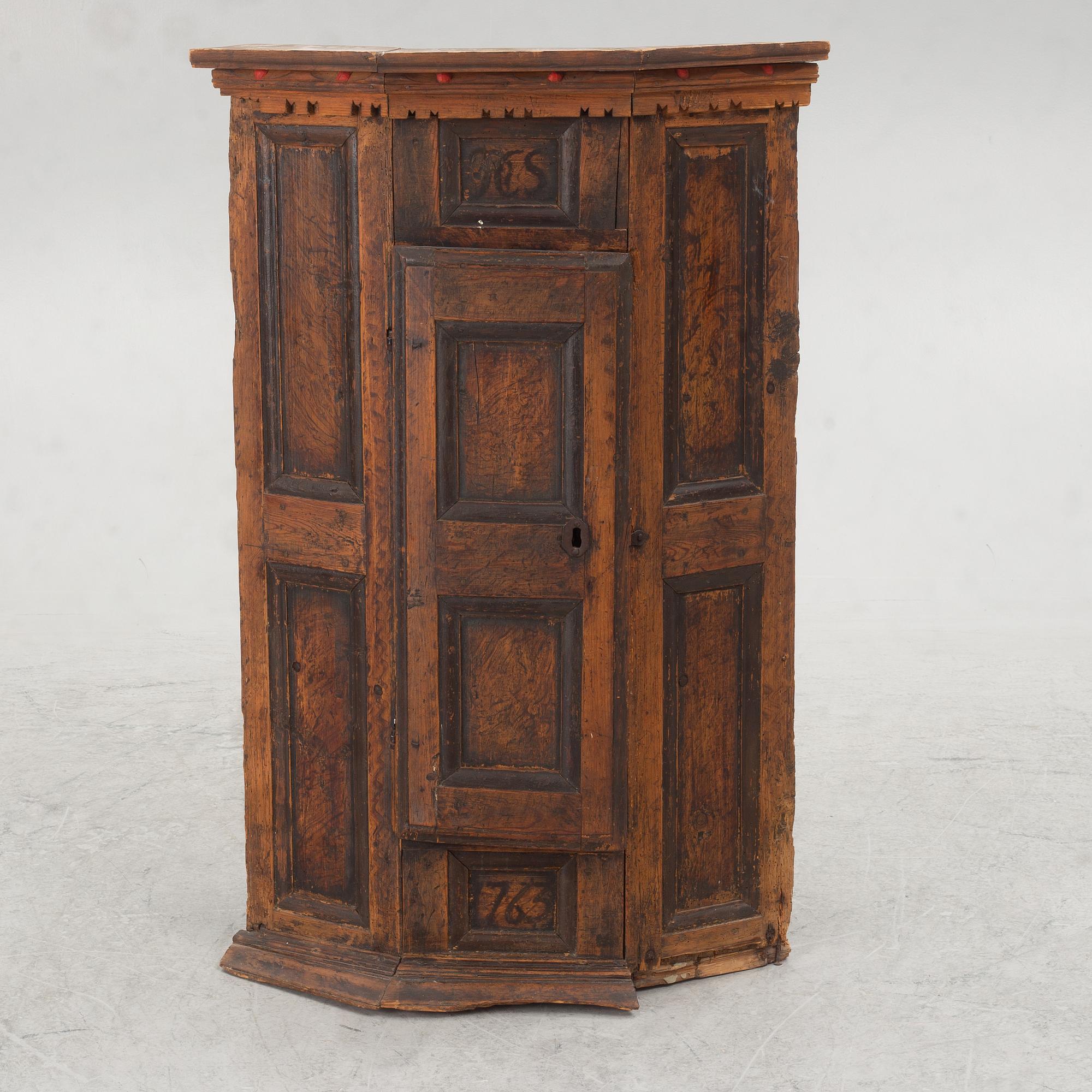 A Swedish provincial corner cabinet, 18th century.