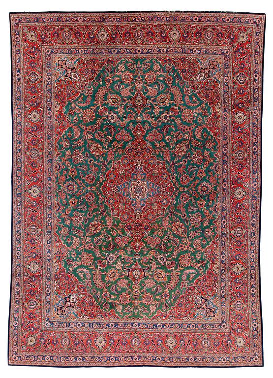 SEMI-ANTIQUE KASHAN. 383 x 274-278 cm.