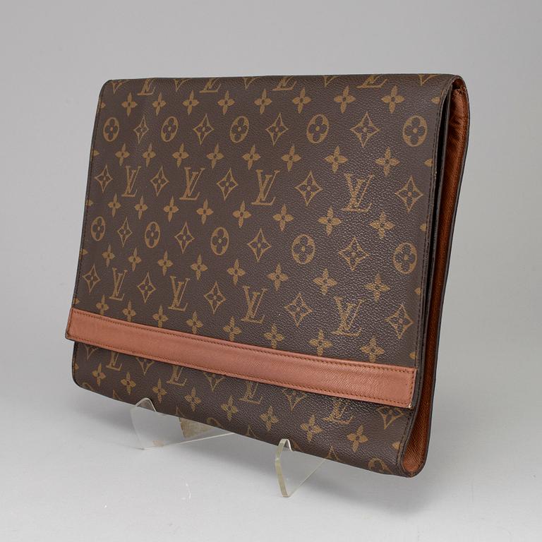 LOUIS VUITTON, a monogram canvas folder / clutch.