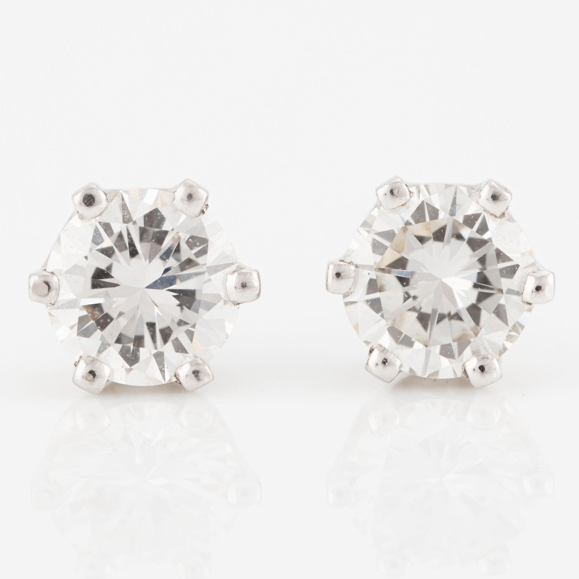 Örhängen ett par, 18K vitguld med briljantslipade diamanter.