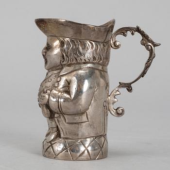 A small silver jug, late 19th-early 20th century.