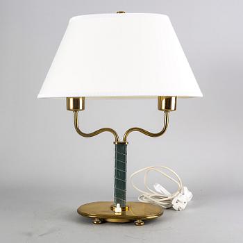 Josef Frank, bordslampa nr 2388 för firma Svenskt Tenn sent 1900-tal.