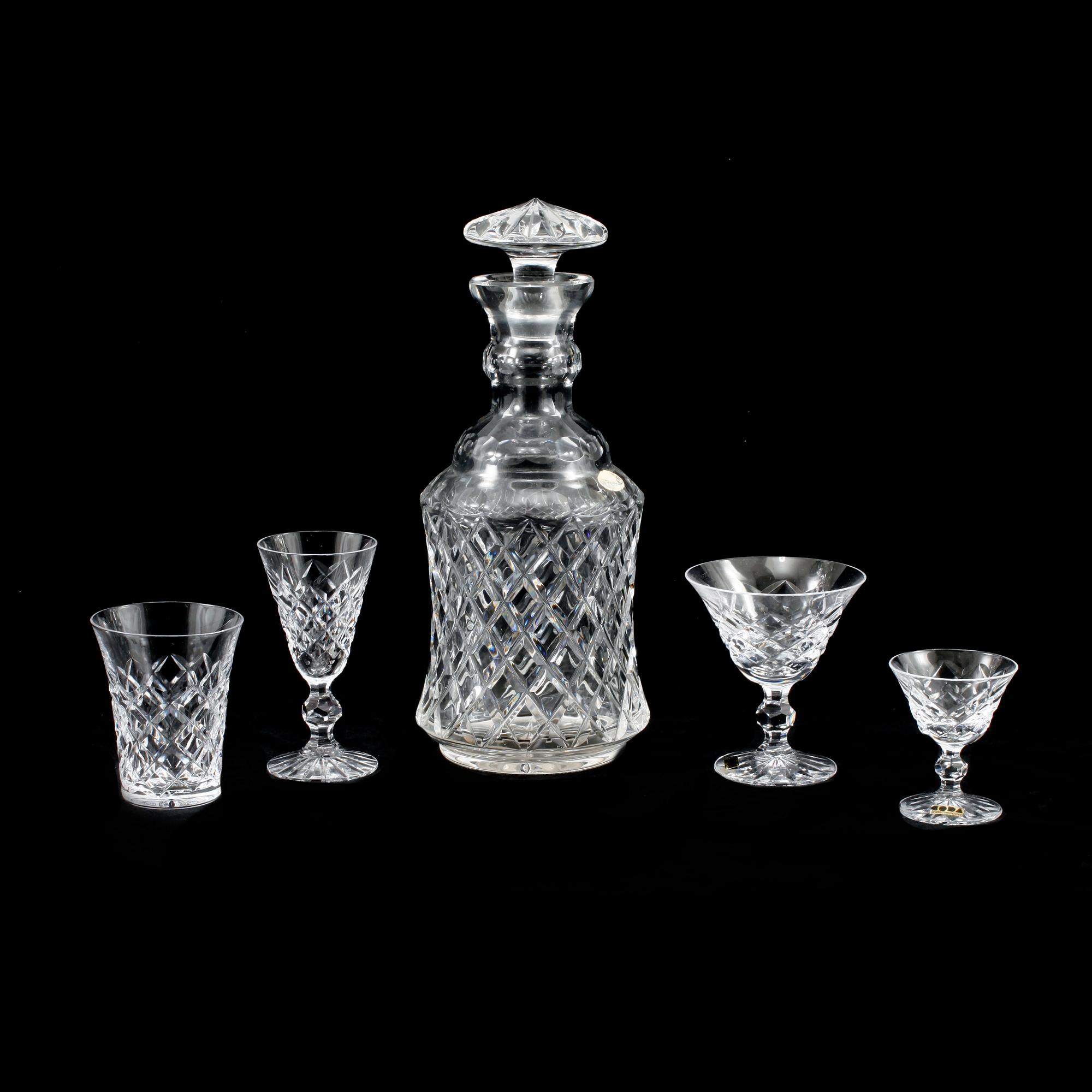 GLASSERVIS, 33 delar, delvis "Rut", mestadels Boda, 1900-talets andra hälft.