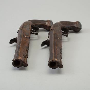 FLINTLÅSPISTOLER, ett par, för officer, signerade Le Page, circa 1810.