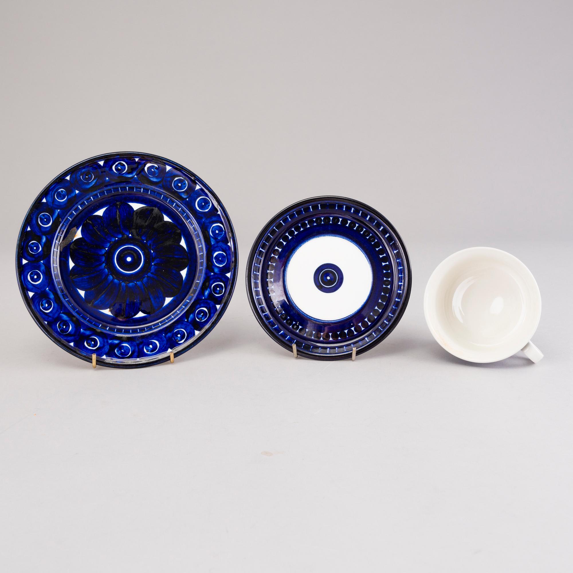 ULLA PROCOPÉ, A 21-piece 'Valencia' tea set for Arabia, Finland, 1970s.