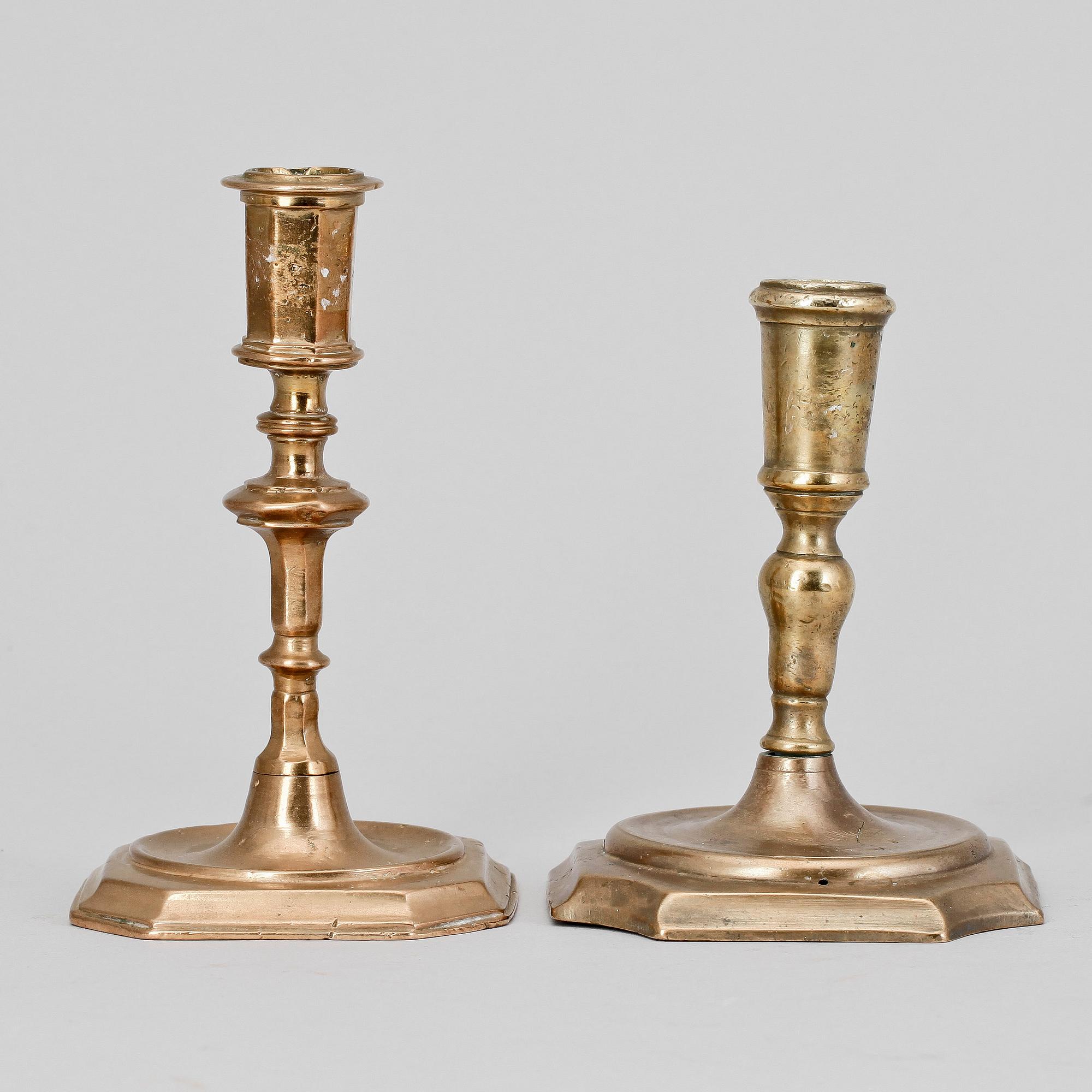 LJUSSTAKAR, 2 st, mässing, senbarock, 1700-talets mitt.