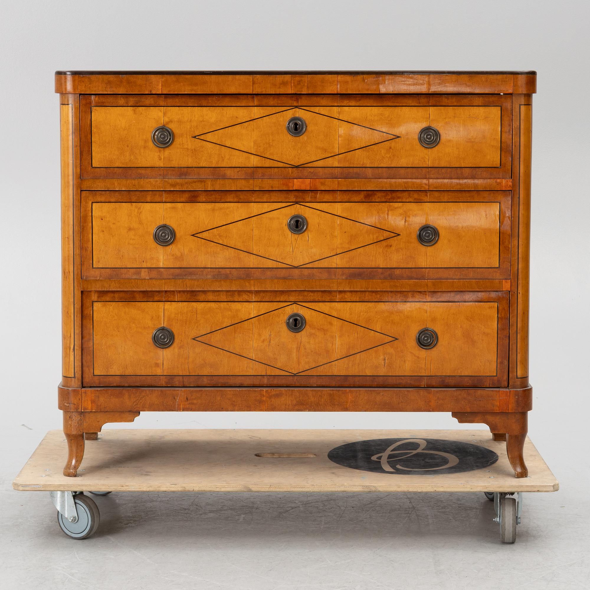 A chest of drawers, 19th century.