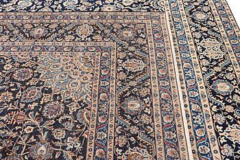 A Kashan carpet, c. 392 x 290 cm.