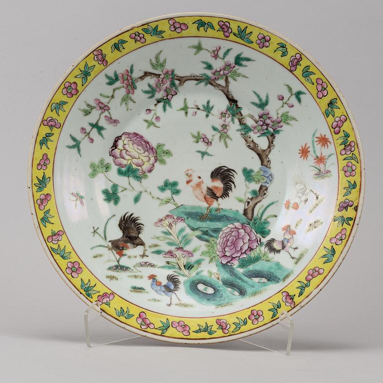 A Chinese serving dish, circa 1900.