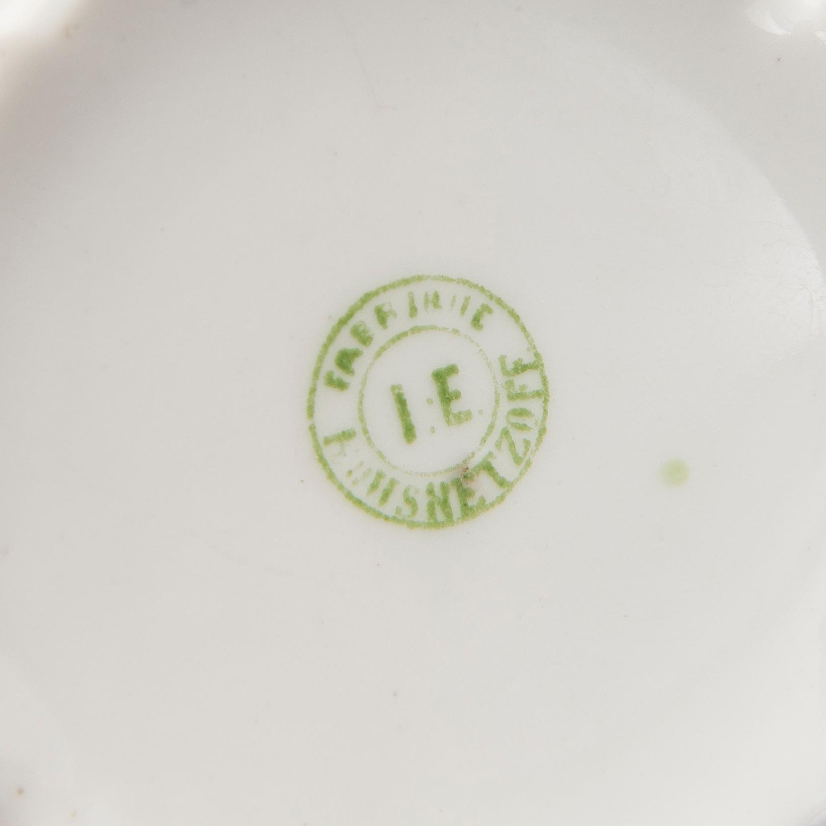 A set of four Kuznetsov porcelain coffee cups with saucers, export marked Fabrique Kousnetzoff, 1890-1913.