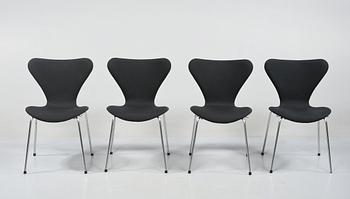 STOLAR, 4 st, "Sjuan", Arne Jacobsen för Fritz Hansen, 2001.