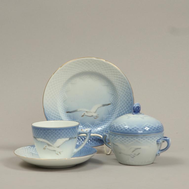 KAFFESERVISDELAR, 38 st. Porslin. "Måsen", Bing & Gröndahl.