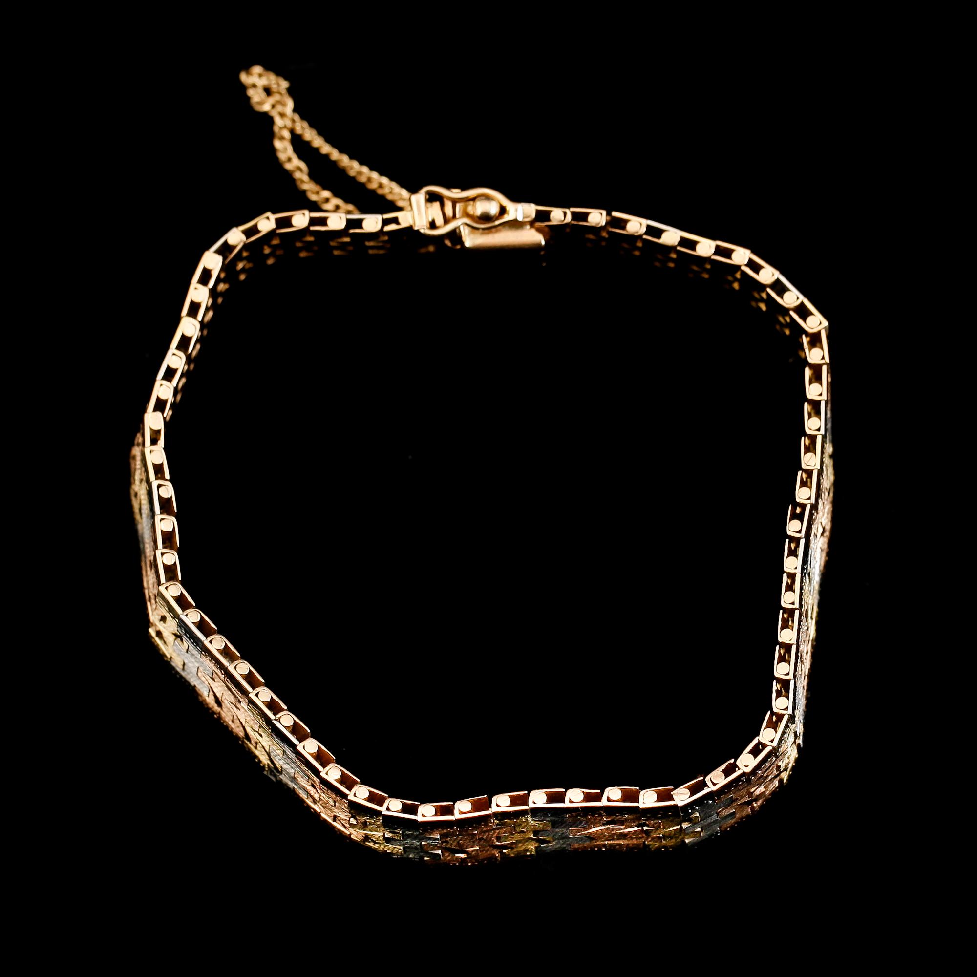 ARMBAND, 18K guld, flerfärgat guld. Vikt ca 35 gram.