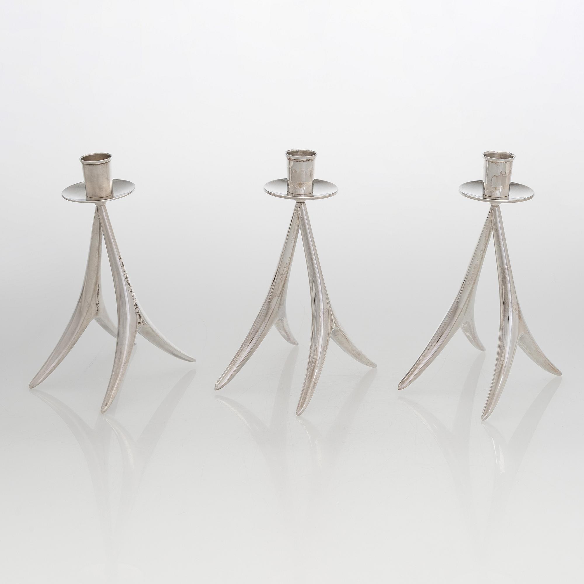 Anna-Greta Eker, Kynttilänjalkoja, 3 kpl, hopeaa, Auran Kultaseppä oy, Turku 1958 ja 1961.
