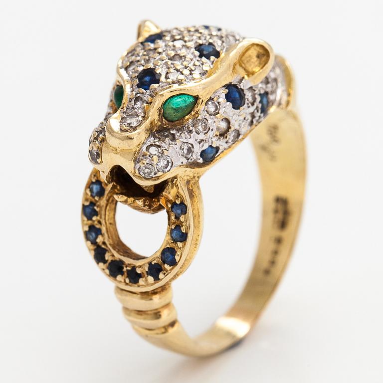 Ring, 18K guld, safirer, smaragder och diamanter ca 0.21 ct tot.