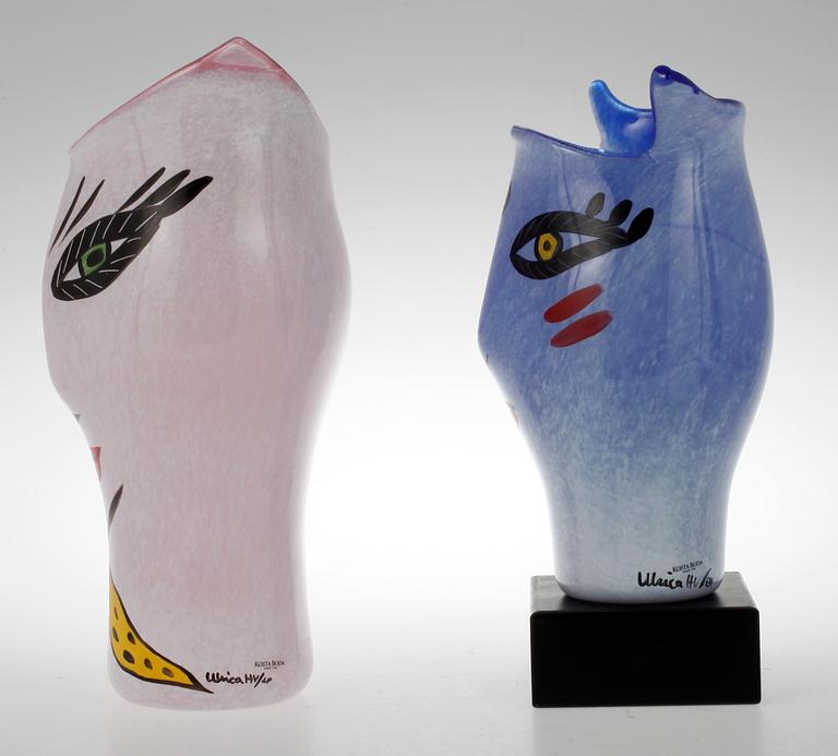 VASER, 2 st. Glas. Ulrica Hydman-Vallien. Artist Collection.