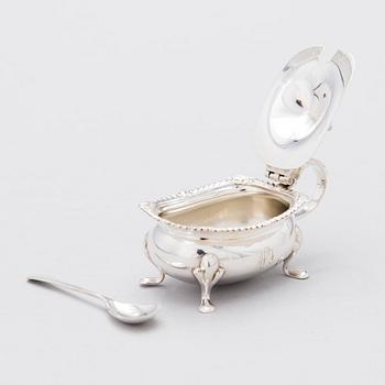 An 8-piece spice set in silver, Adie Brothers Ltd, Birmingham, England 1961-1962.