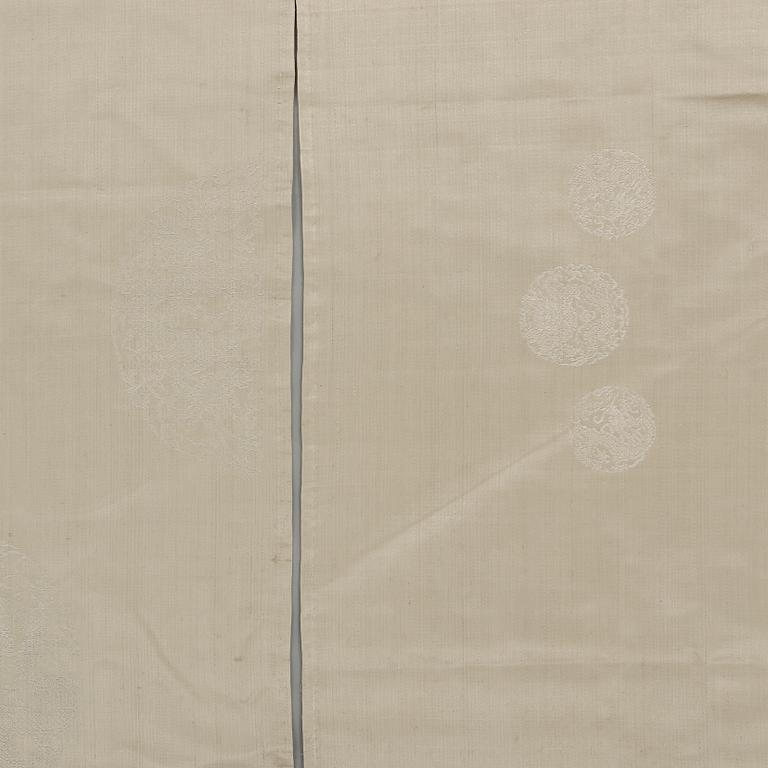 DRAPERIER, ett par, siden, Kina, tidigt 1900-tal.