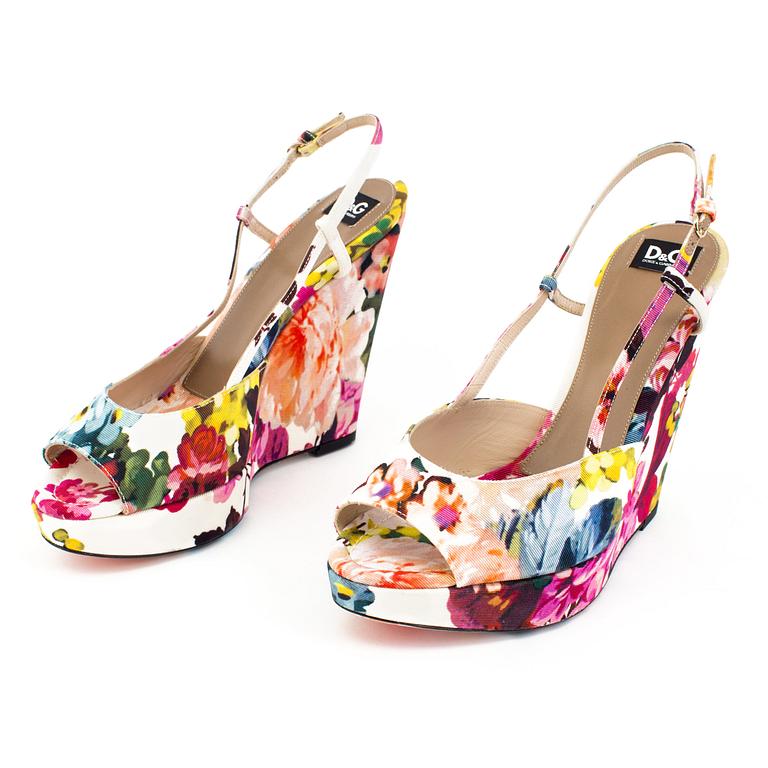 Slingback shoes by Dolce Gabbana, size 39 1/2.